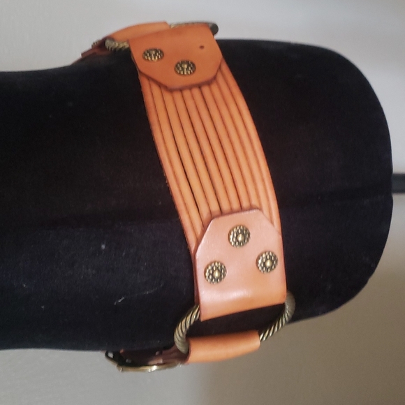 EUC Linea Pelle leather belt with brass details - Picture 4 of 9